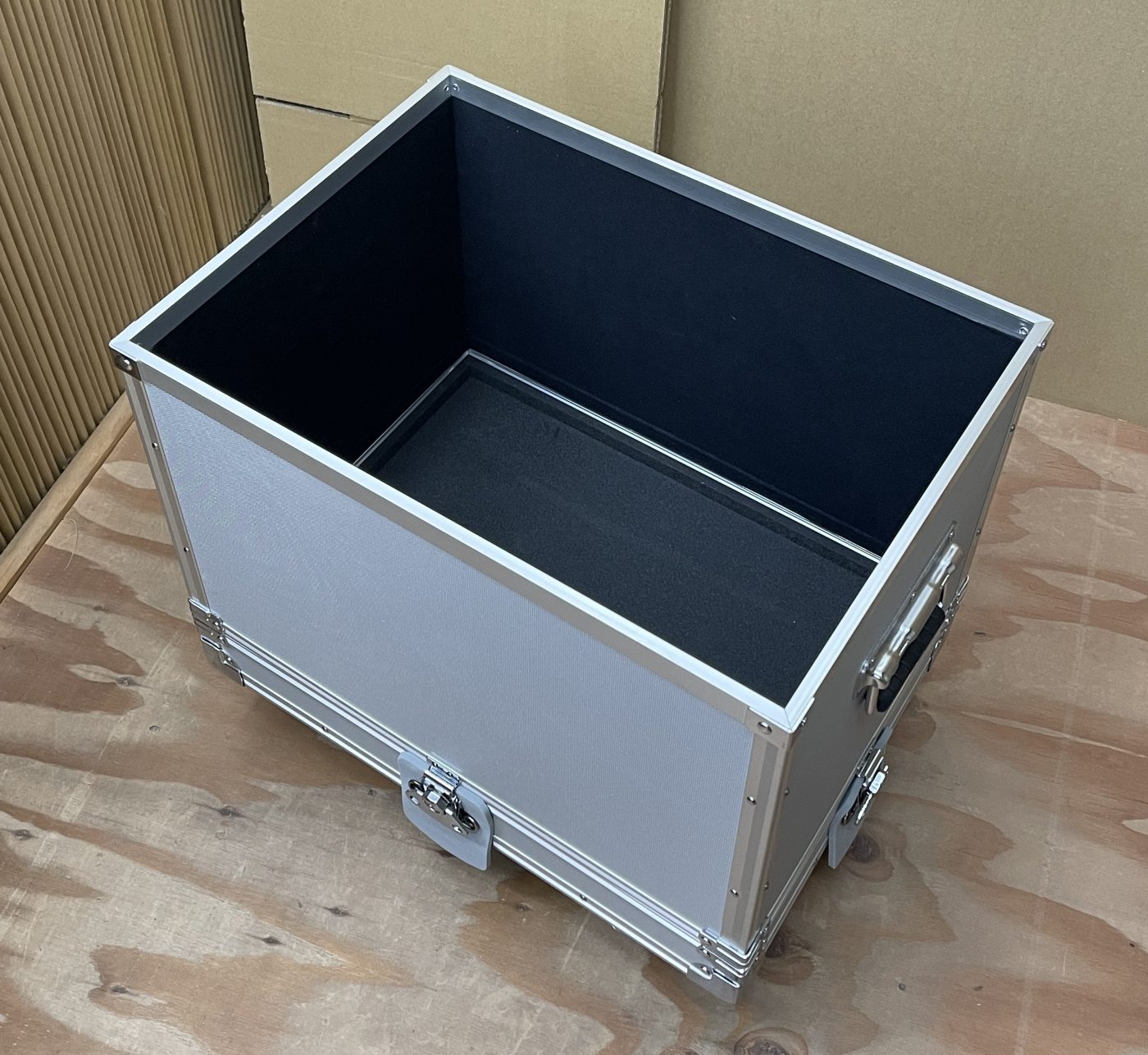 特注アルミケース | マスミ鞄嚢（マスミほうのう）